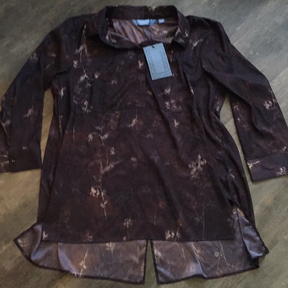 Funky Simply Vera by Vera Wang purple silky top.